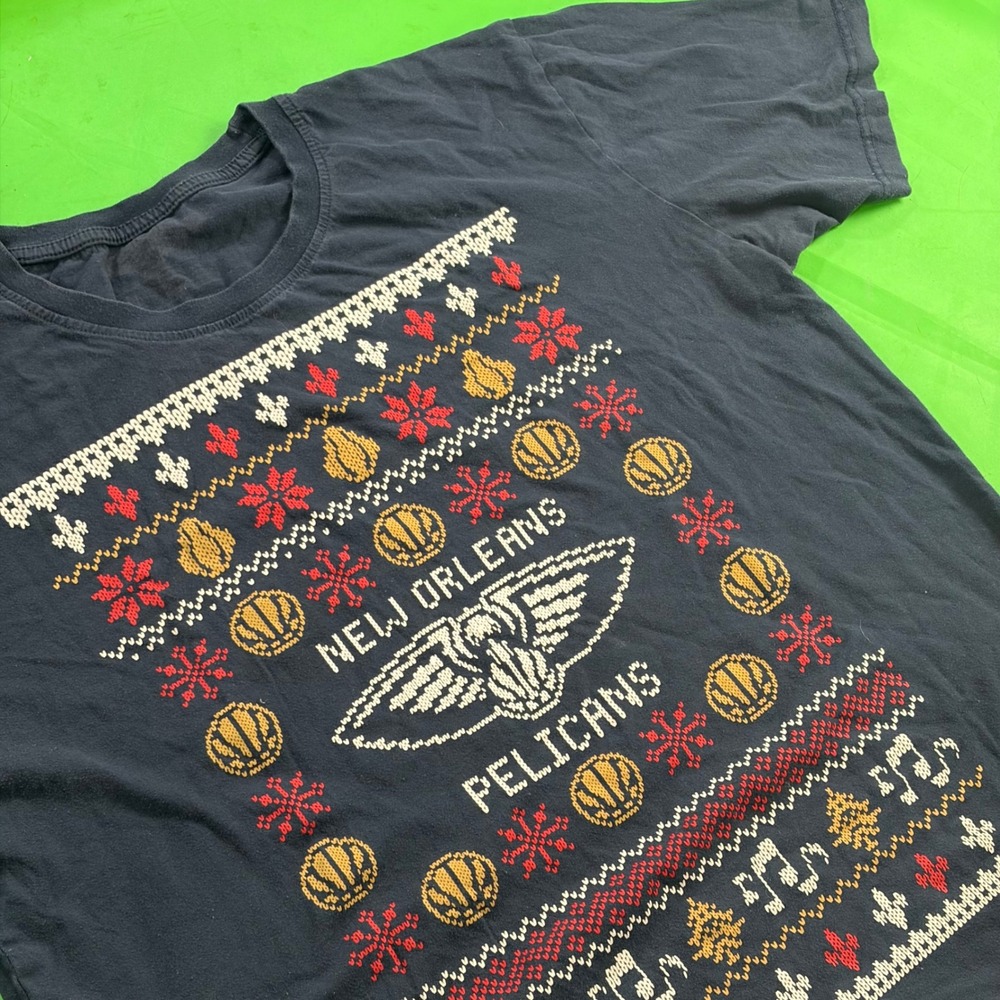 New Orleans Pelicans NBA T-Shirt Mens M Navy Ugly Christmas Sweater Graphic Tee